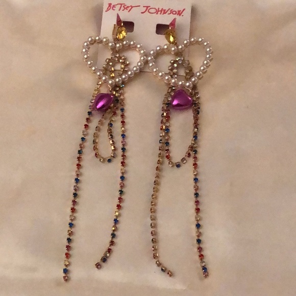 Betsey Johnson Faux Pearl Open Frame Heart Chandelier Earrings With Fringe NWT - Picture 9 of 12